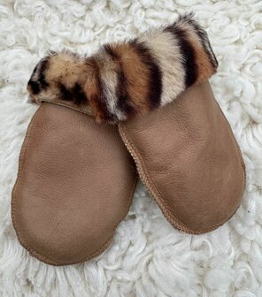 SHEEPSJOP BABYWANTEN LEER MET LAMSVACHT VOERING UNISEX 12-24 MAANDEN MET KOORD 24